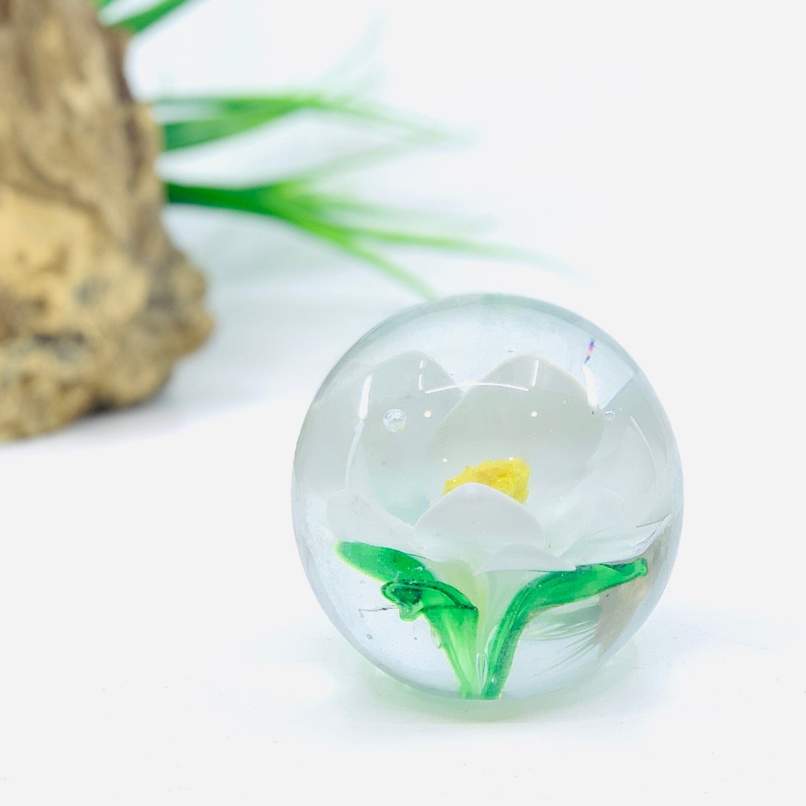 Magnolia Paperweight Paperweight Dynasty 