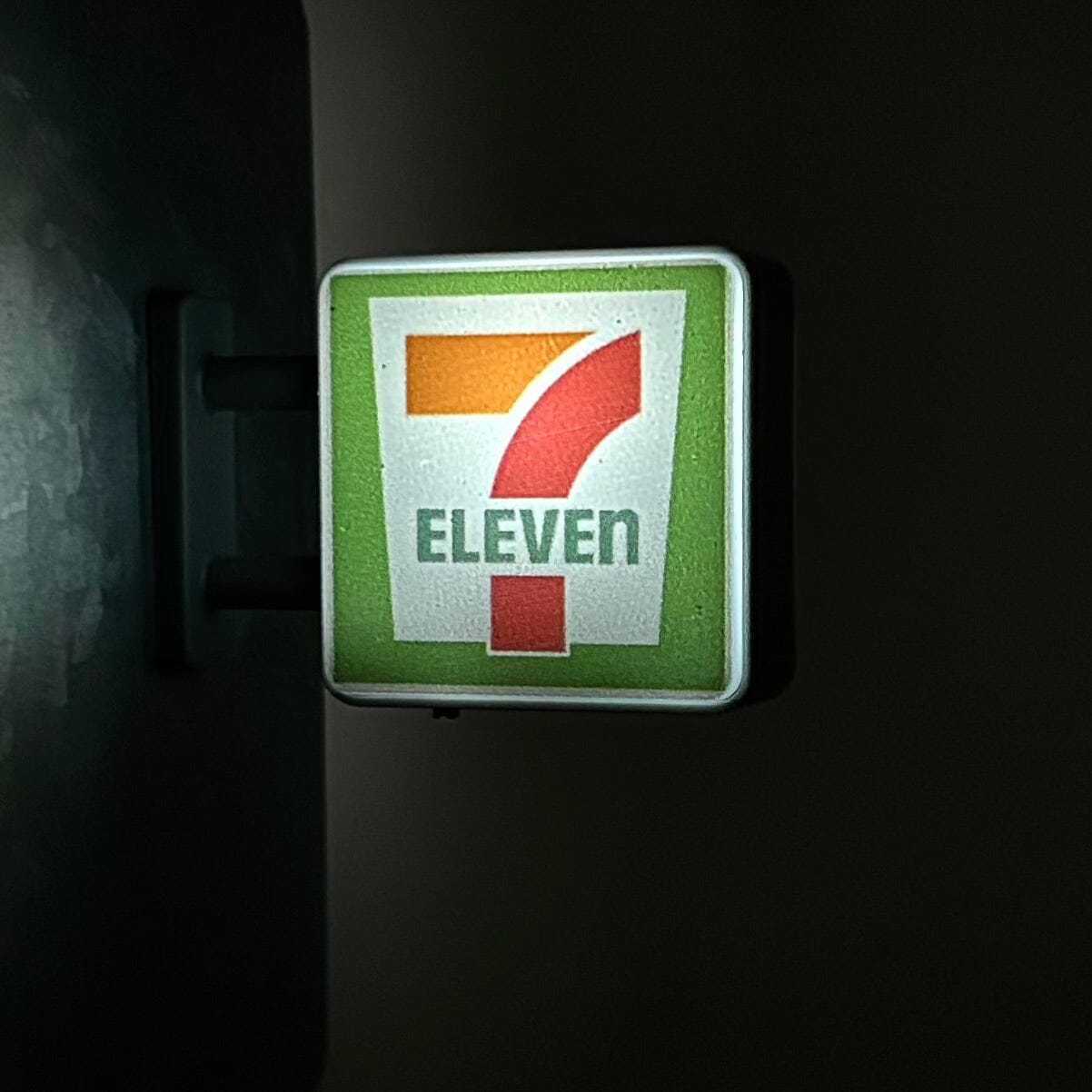 Tiny Lite-Up Magnet 711 Sign Miniature - 