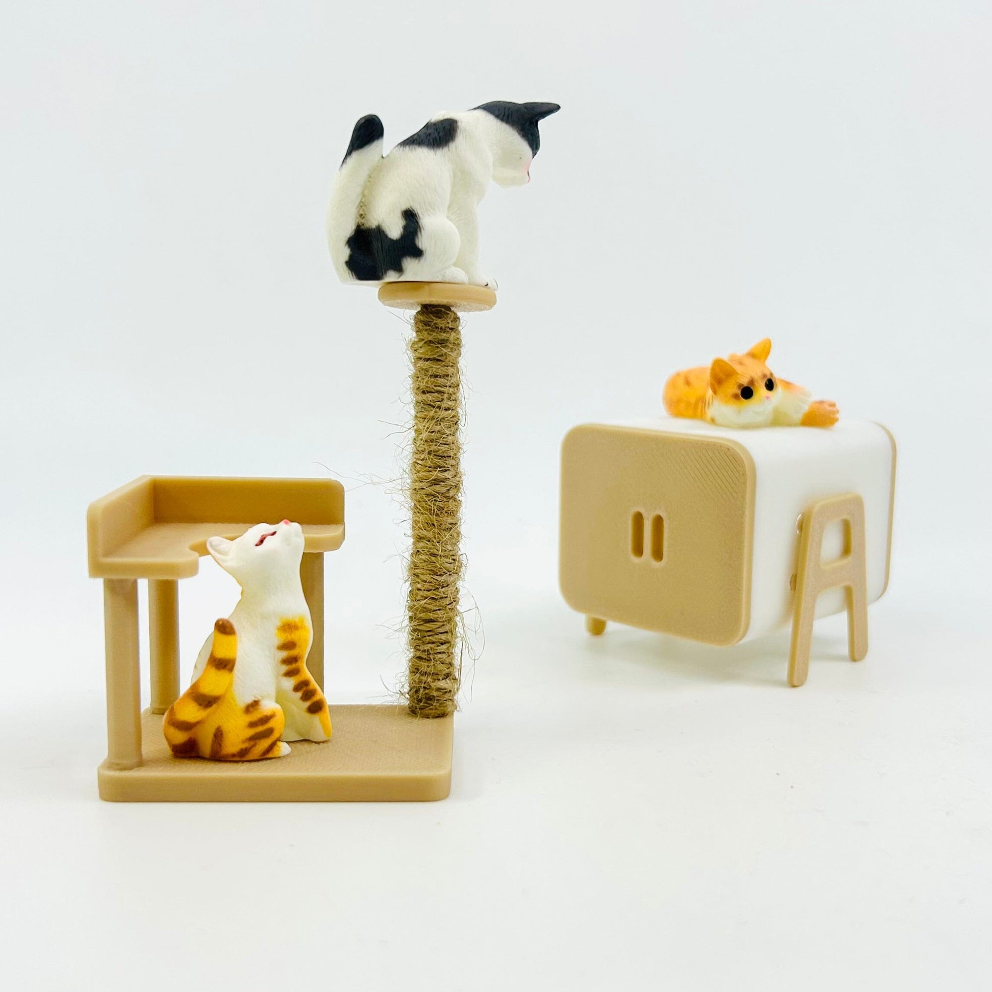 Miniature Scratching Post with Kittens Miniature - 