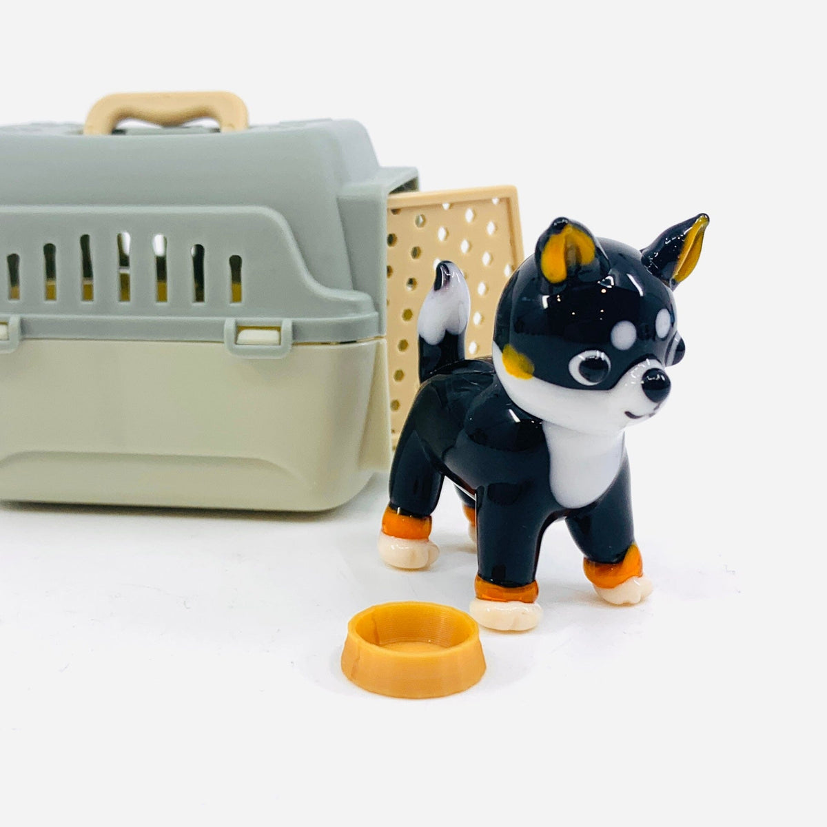 Mochi, Puppy and Crate Miniature Alex 