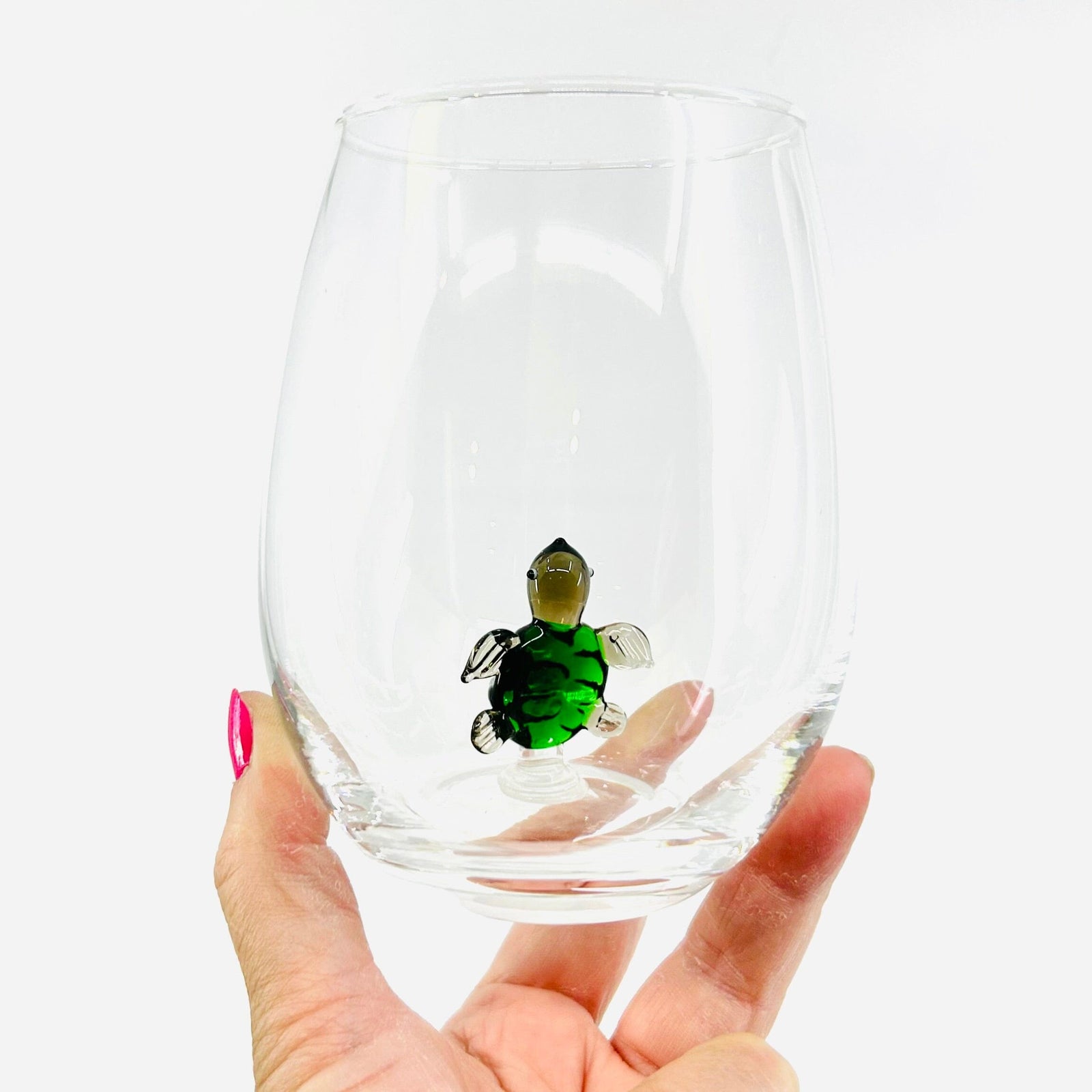 16 oz Large Pour Wine Glass, Sea Turtle Decor Chesapeake Bay 