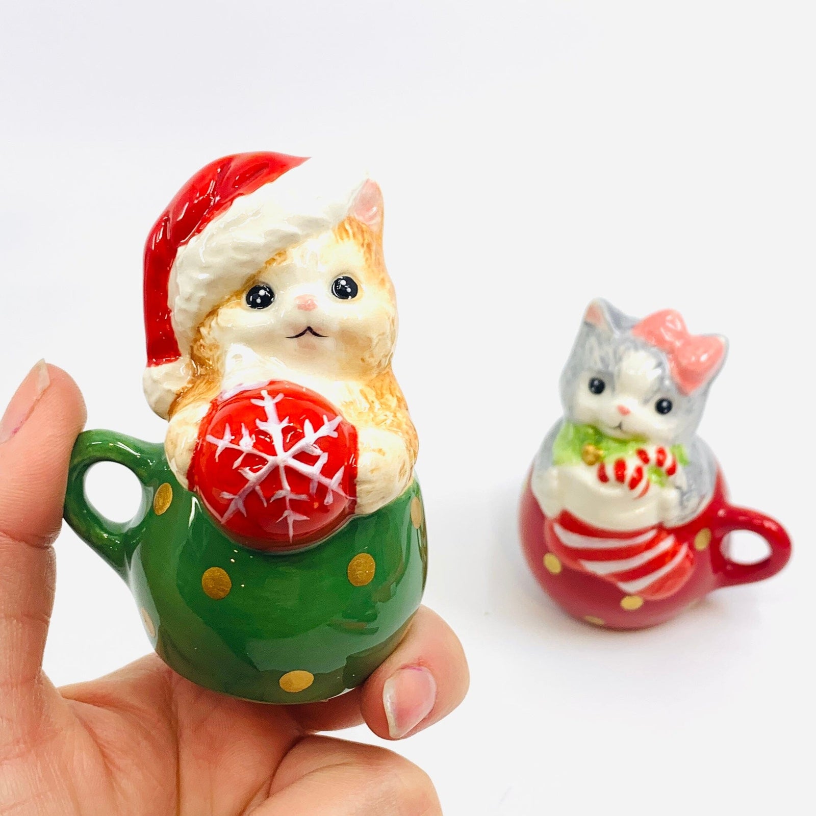 Christmas Cat in Tea-Cup Salt and Pepper Shakers COSMOS 