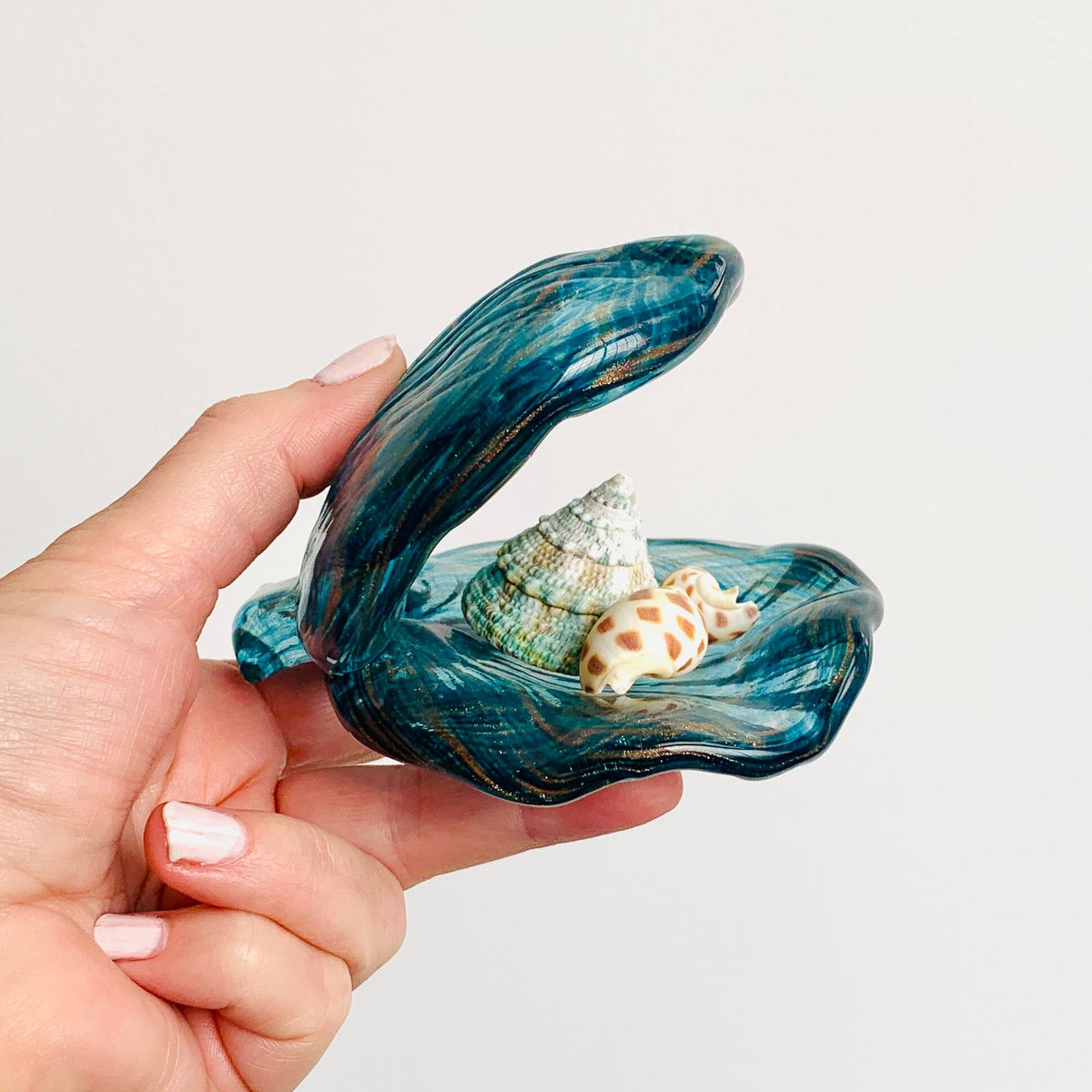 Glass Clam Shell, Swirl Decor Beachcombers 