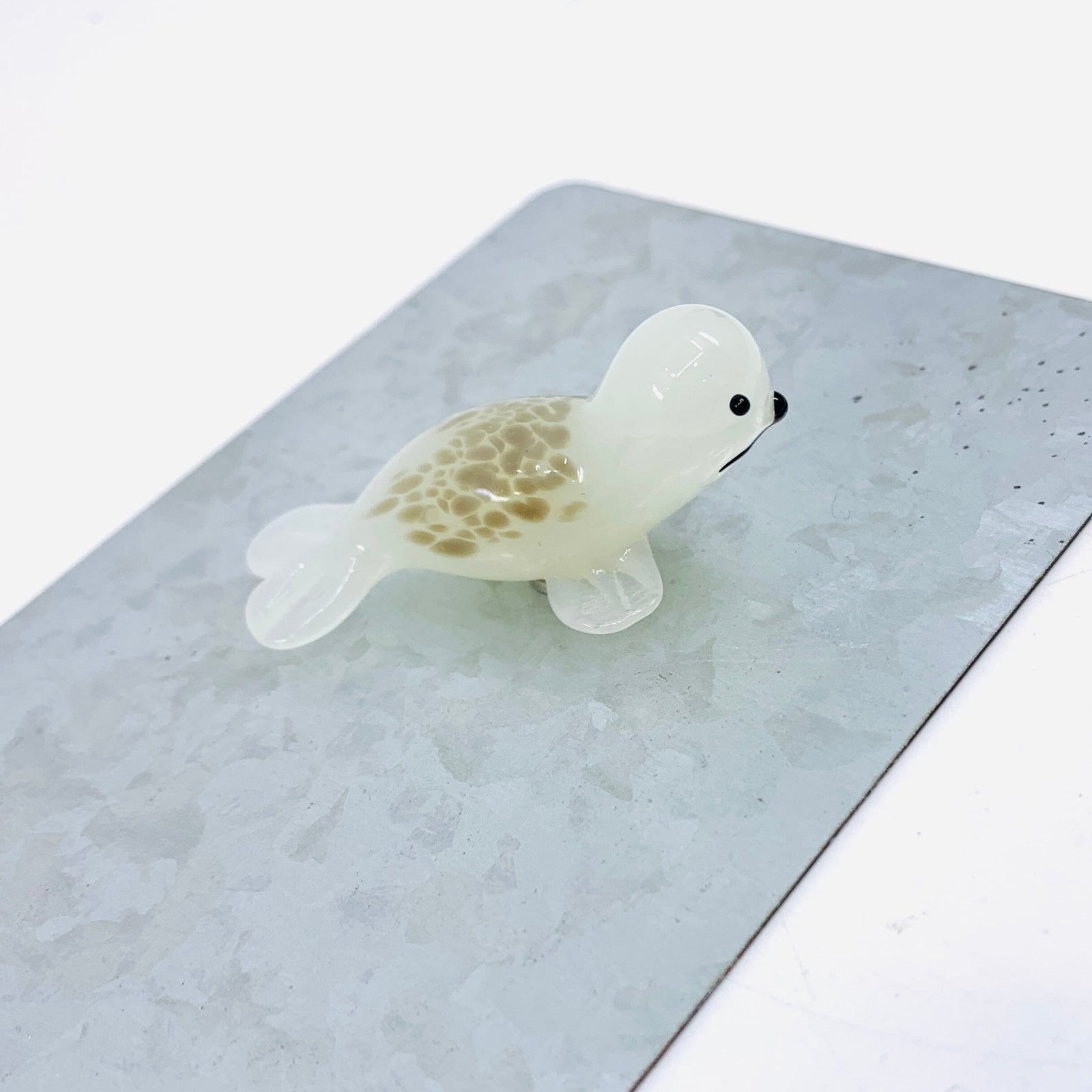 Glass Magnet, Seal Dynasty 