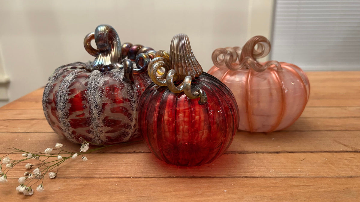 Sugared Snowberry Medium Inspo Luke Adams Glass Blowing Studio 