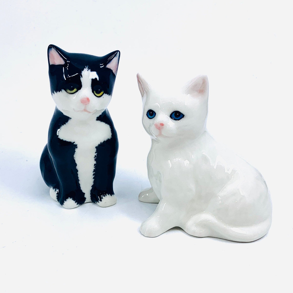 Black and White Cat Salt and Pepper Shakers COSMOS 