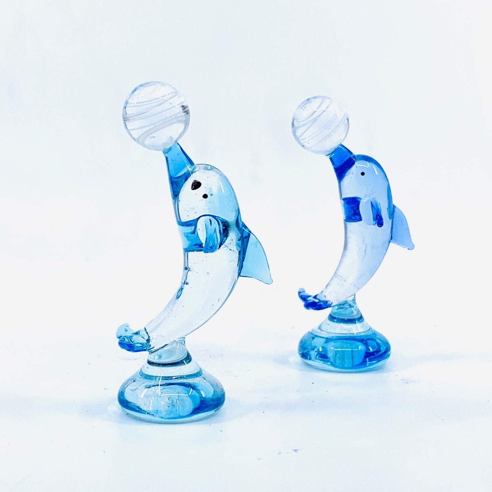 Tiny Acrobat Dolphin with Ball 105 Miniature - 