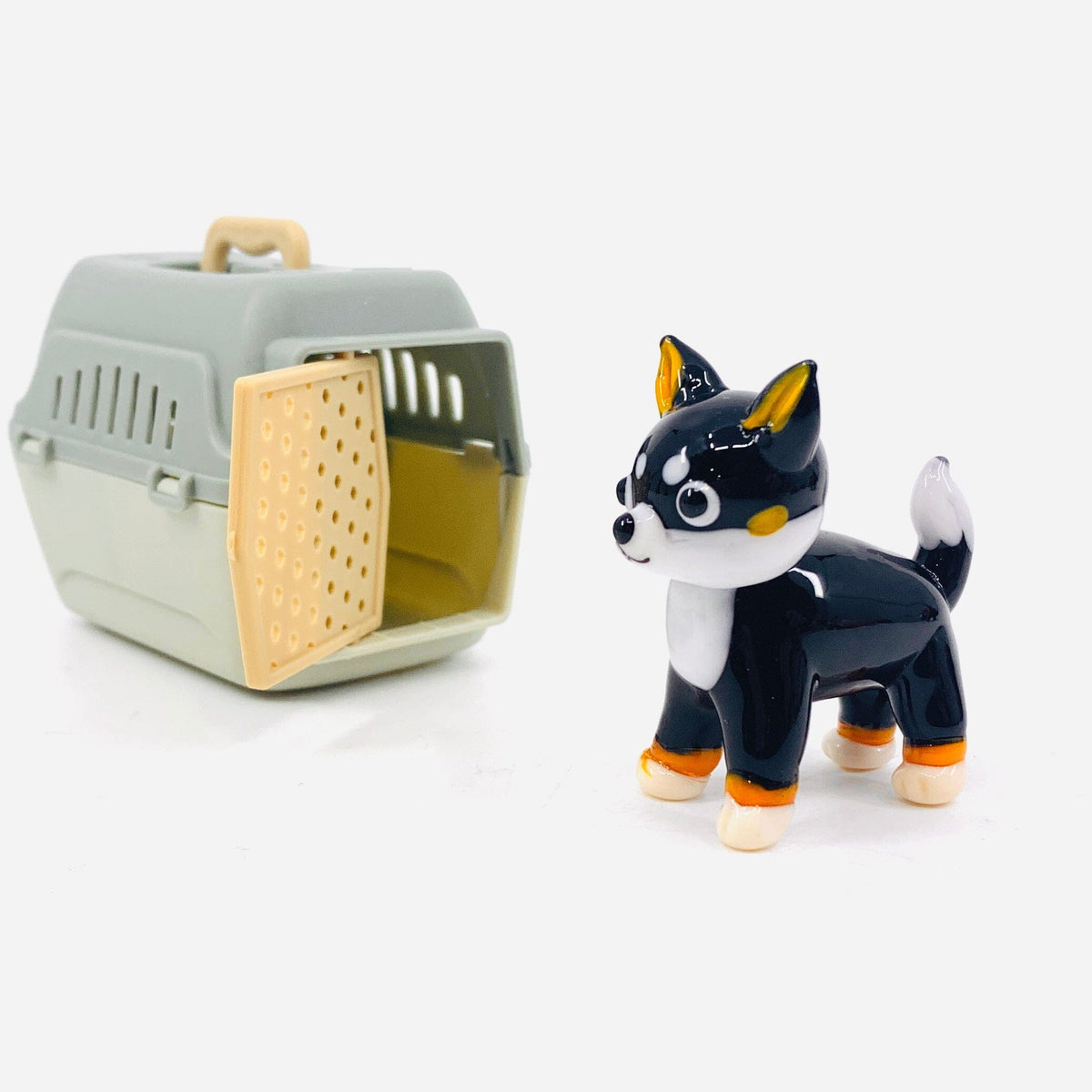 Mochi, Puppy and Crate Miniature Alex 