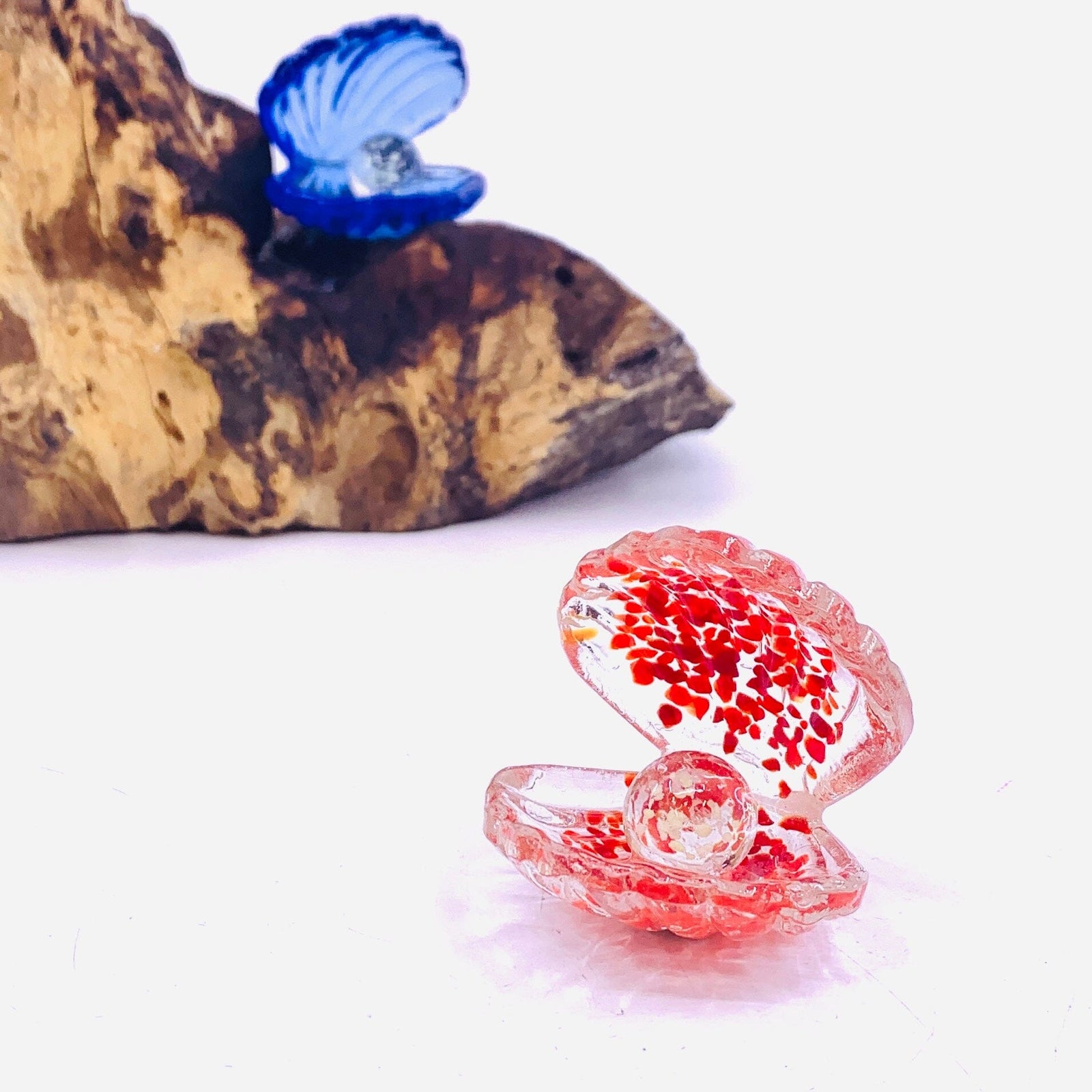 Glow in The Dark Pearl in Glass Shell Paperweight 10, Red Decor Chesapeake Bay 