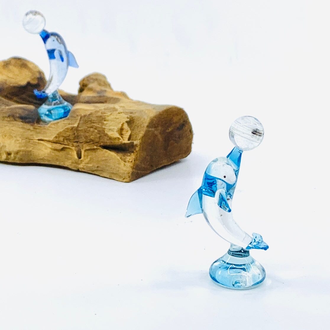 Tiny Acrobat Dolphin with Ball 105 Miniature - 
