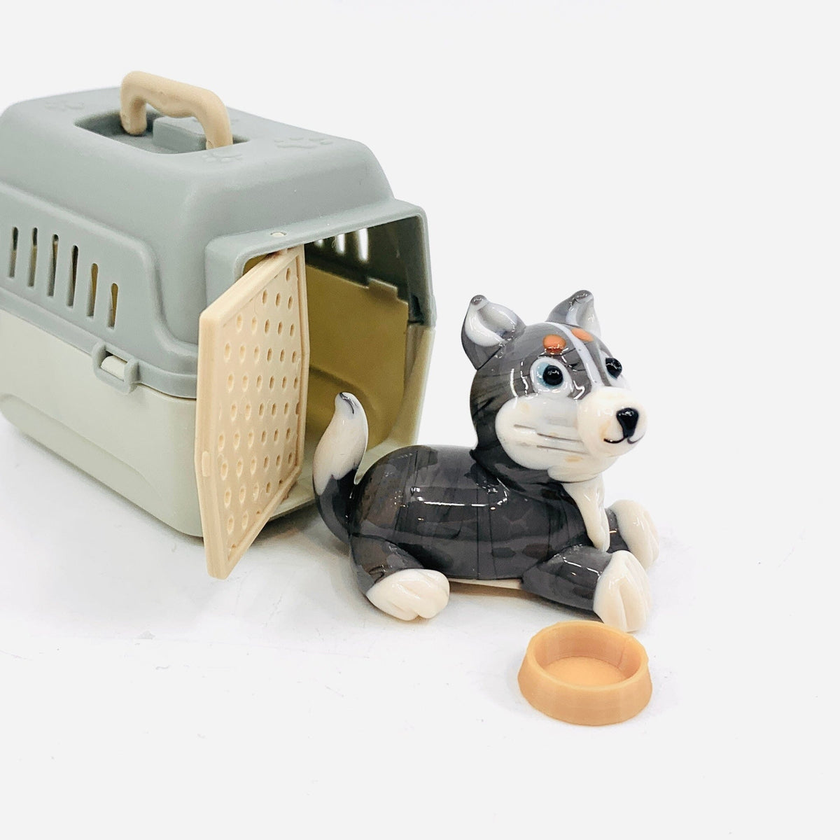 Captain, Puppy and Crate Miniature Alex 