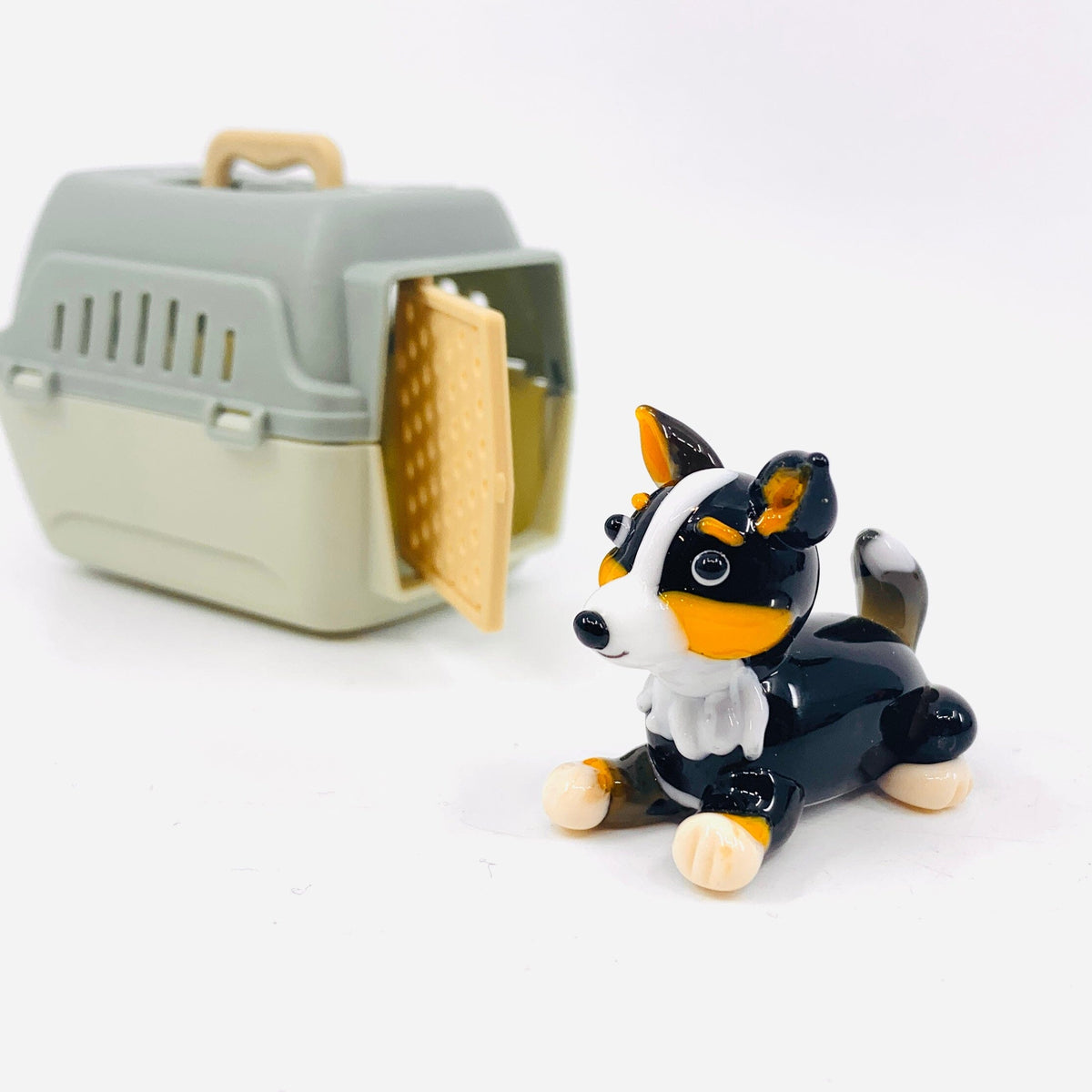 Beans, Puppy and Crate Miniature Alex 