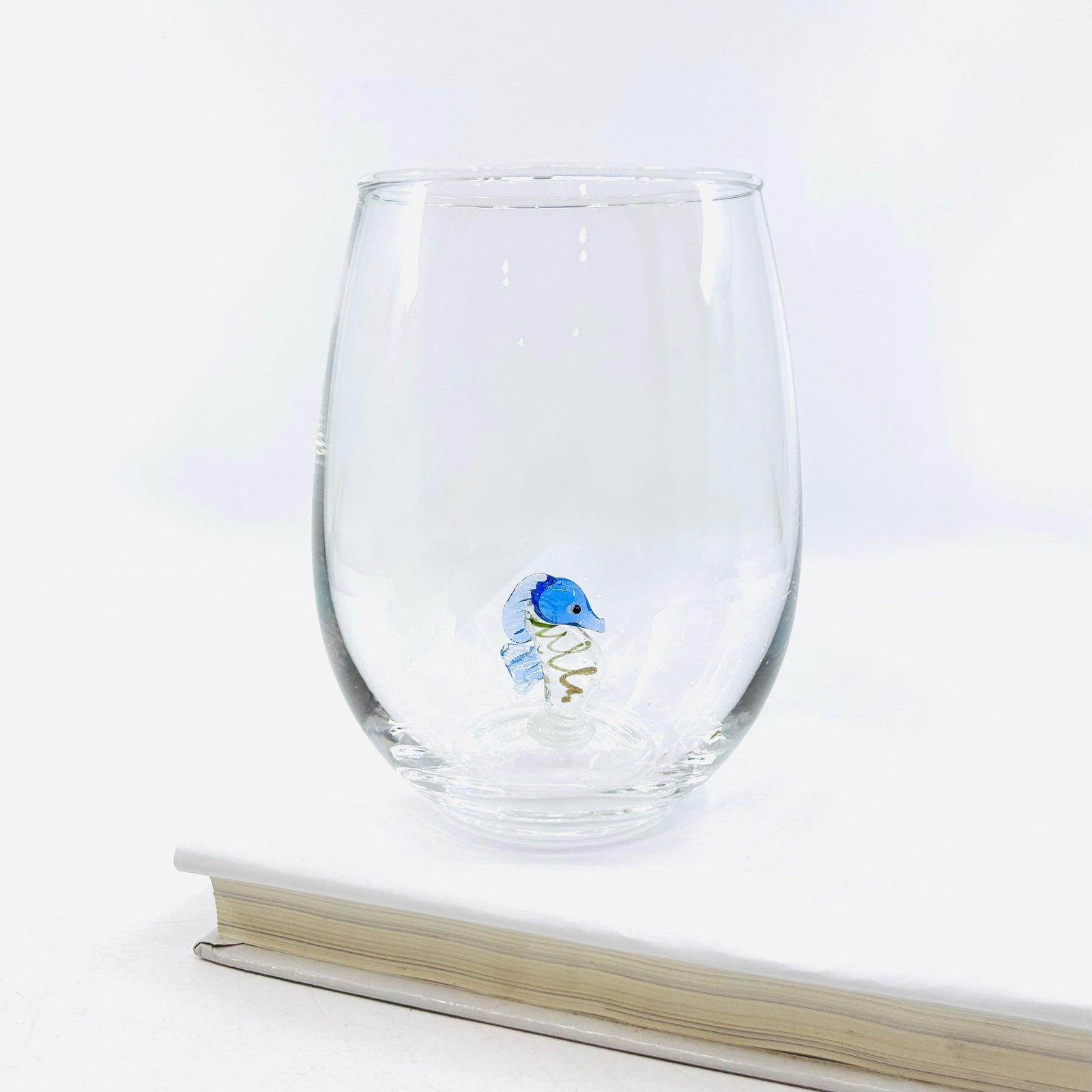 16 oz Large Pour Wine Glass, Swirled Seahorse Decor Chesapeake Bay 