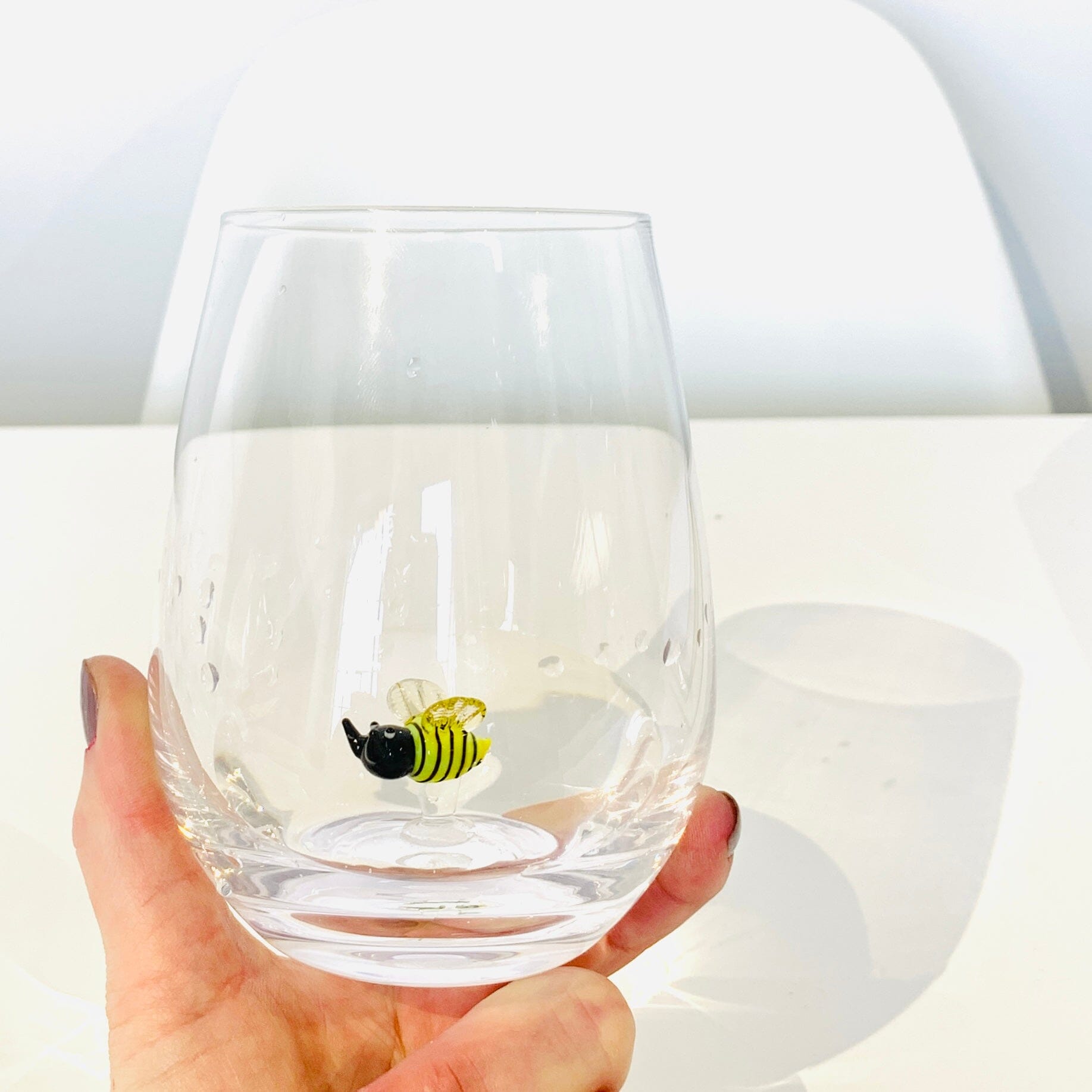 16 oz Large Pour Wine Glass, Bumble Bee