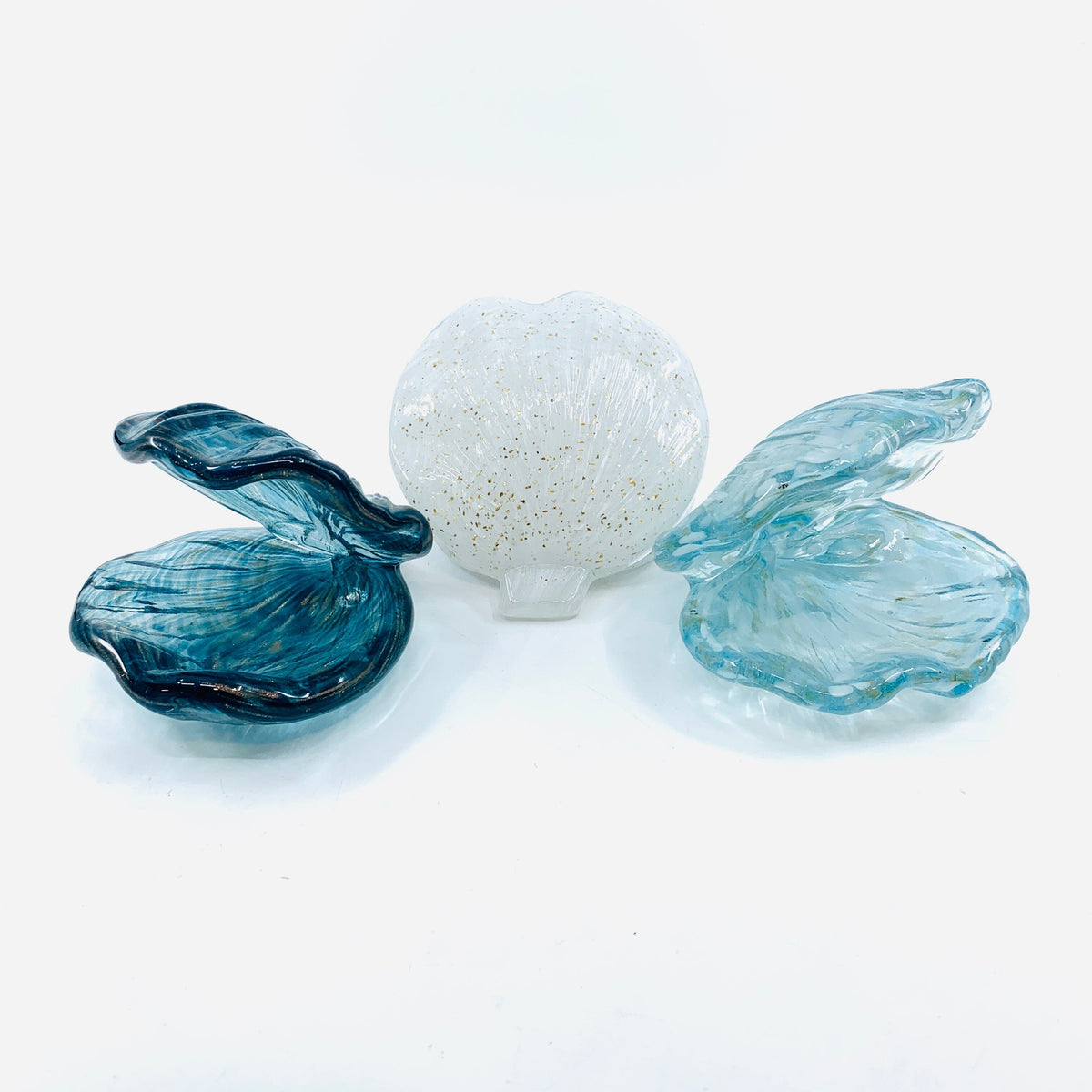 Glass Clam Shell, Aqua with Flecks Decor Beachcombers 