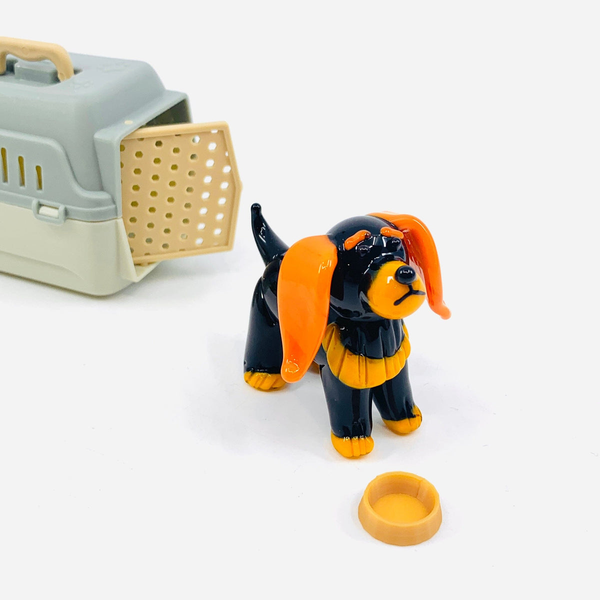 Ziggy, Puppy and Crate Miniature Alex 