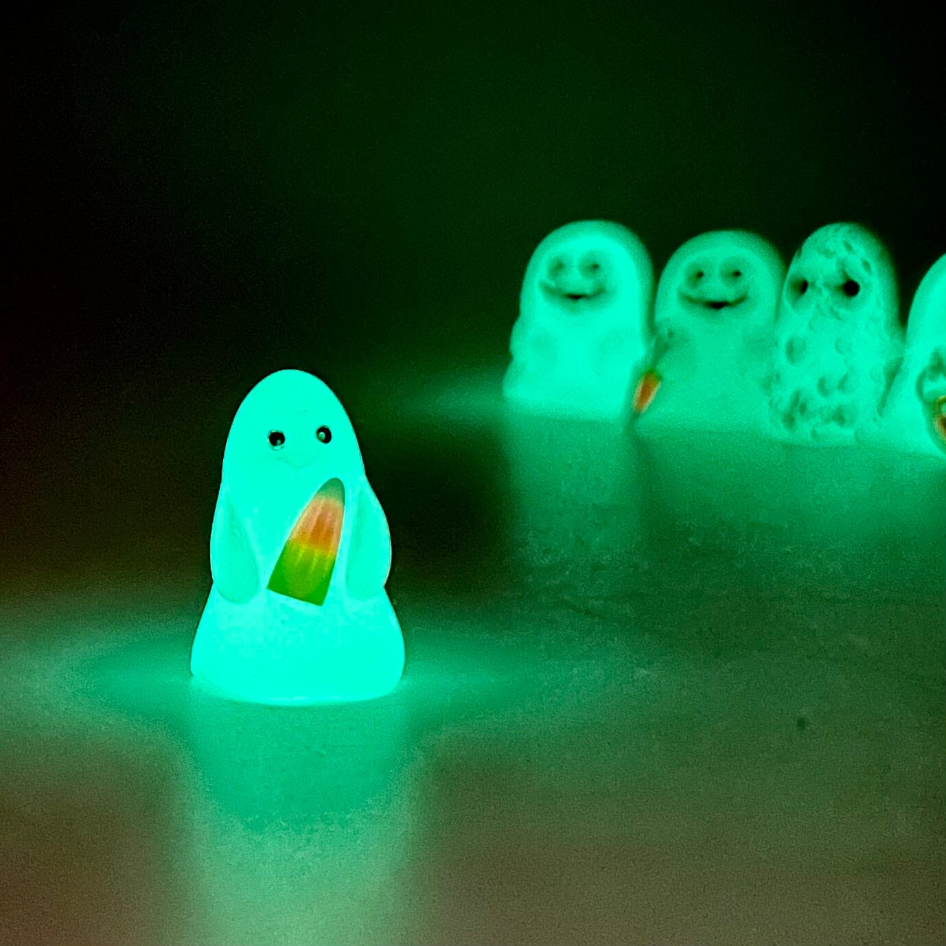 Miniature Glass Glow in The Dark Ghosts, Treat - 