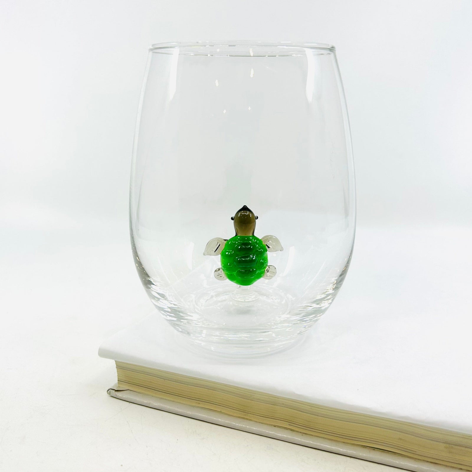 16 oz Large Pour Wine Glass, Sea Turtle Decor Chesapeake Bay 