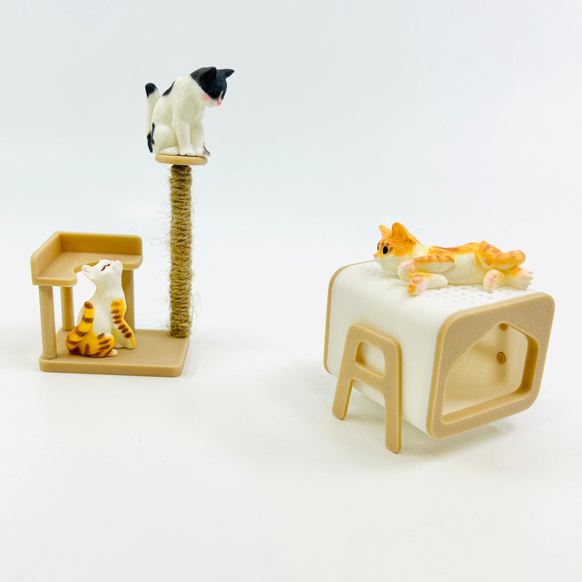 Miniature Scratching Post with Kittens Miniature - 