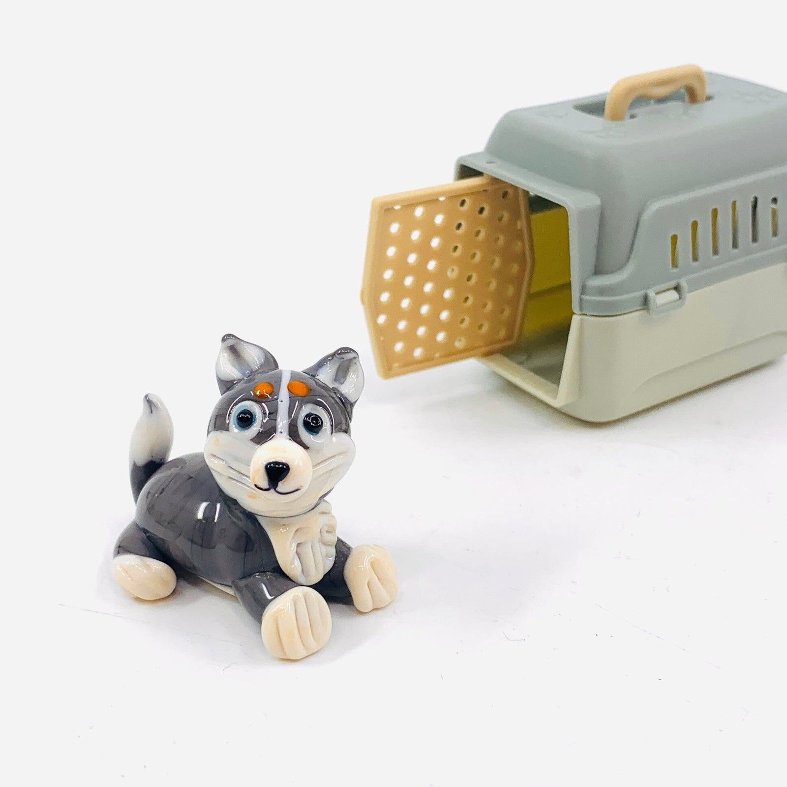 Captain, Puppy and Crate Miniature Alex 