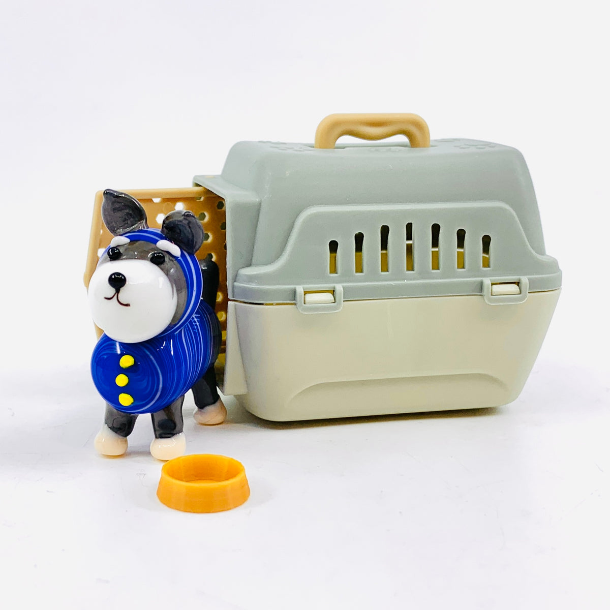 Snuggs, The Tiny Crate Companion