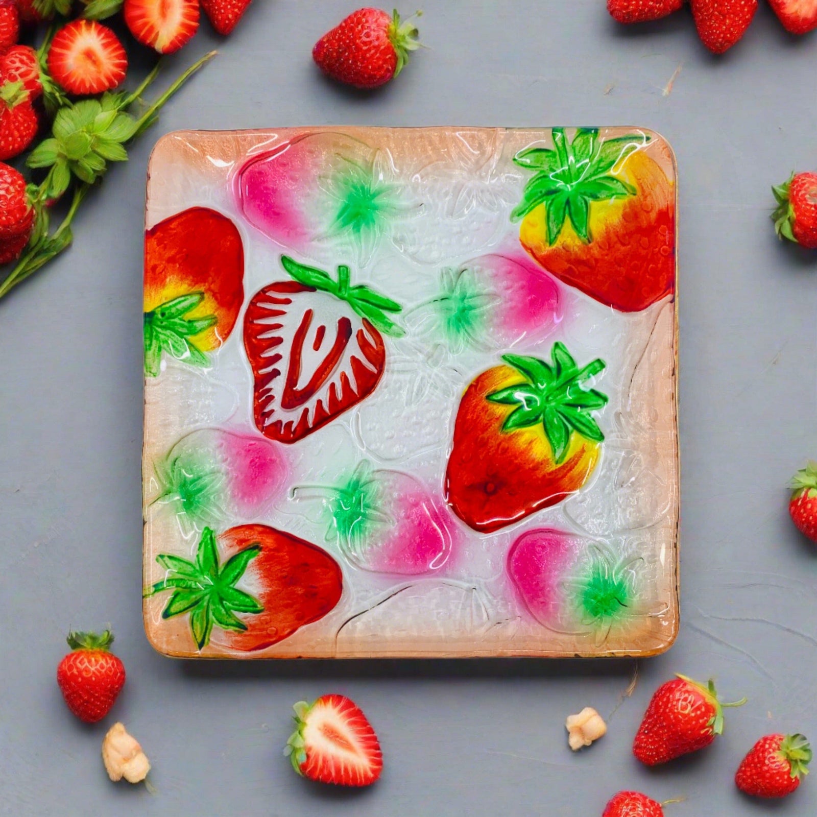 Glass Fusion Plate, Strawberries 33 Decor Boston International, INC 