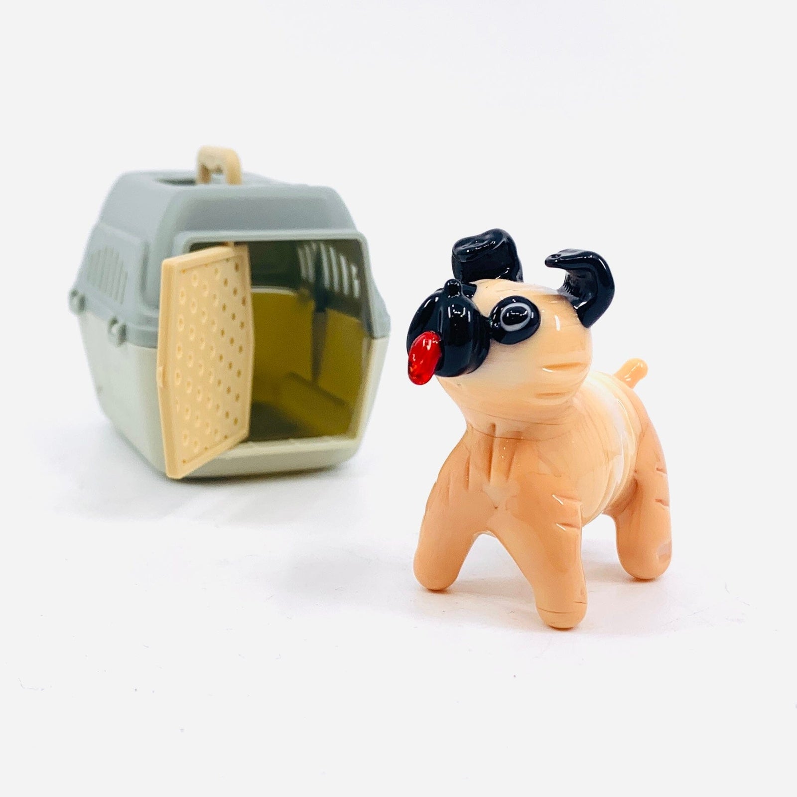 Noodle, Puppy and Crate Miniature Alex 