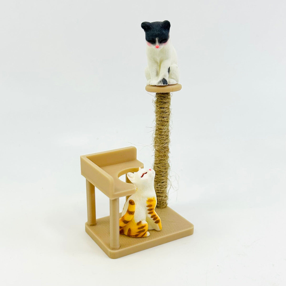 Miniature Scratching Post with Kittens Miniature - 