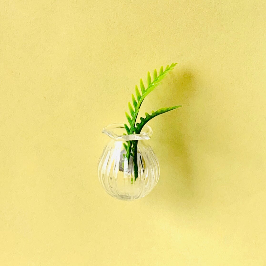 Mini Magnet Vase Miniature - Ribbed 