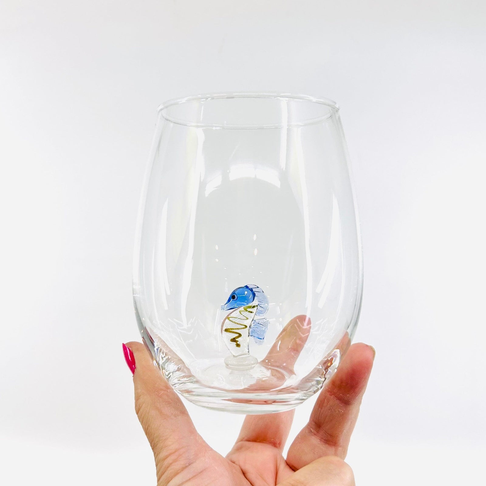 16 oz Large Pour Wine Glass, Swirled Seahorse Decor Chesapeake Bay 