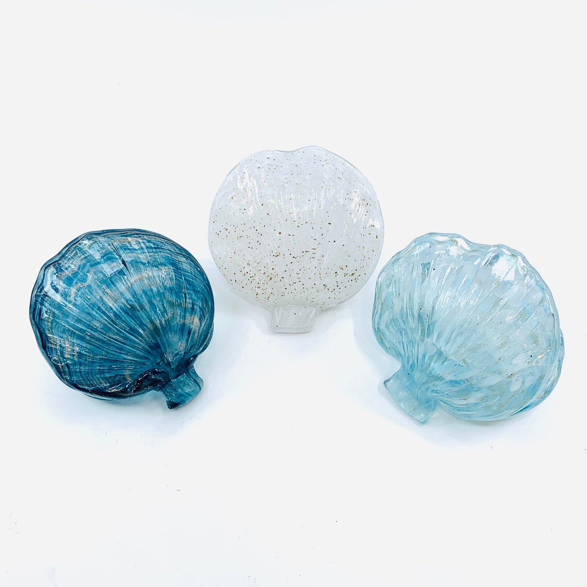 Glass Clam Shell, Aqua with Flecks Decor Beachcombers 