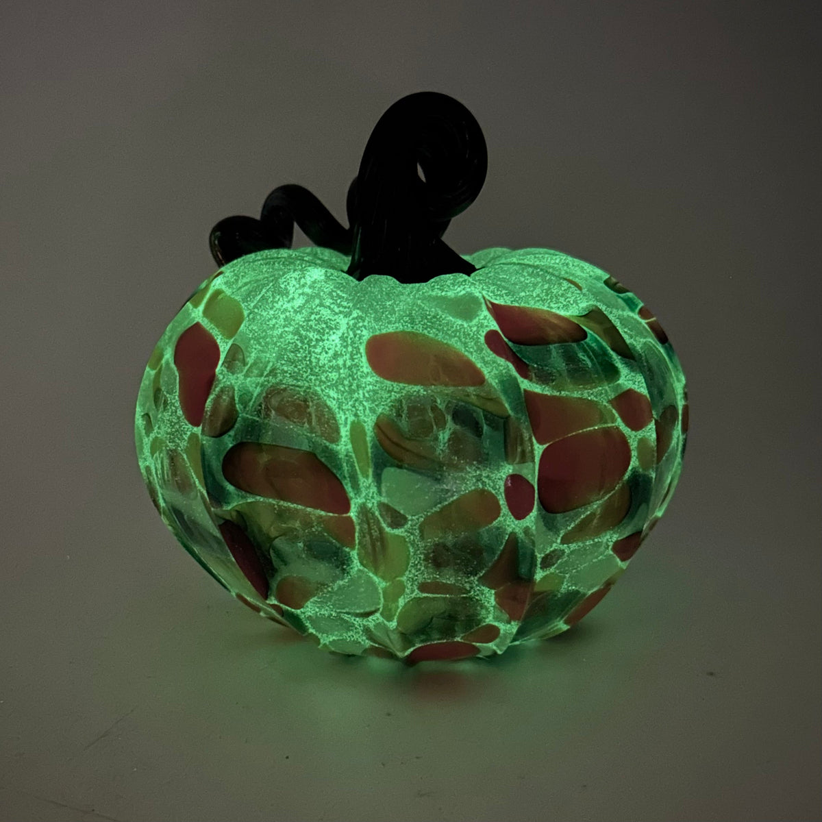 Daily Glow Pumpkin 1723 Shimmer Squat Daily Pumpkin Luke Adams Glass Blowing Studio 