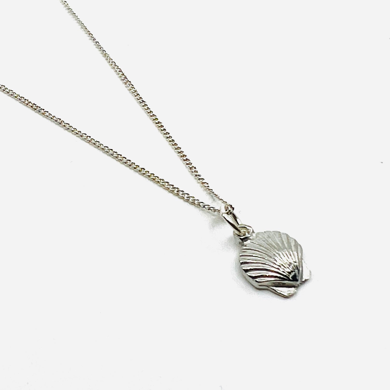 Pewter Scallop Shell Pendant Necklace Jewelry Basic Spirit 