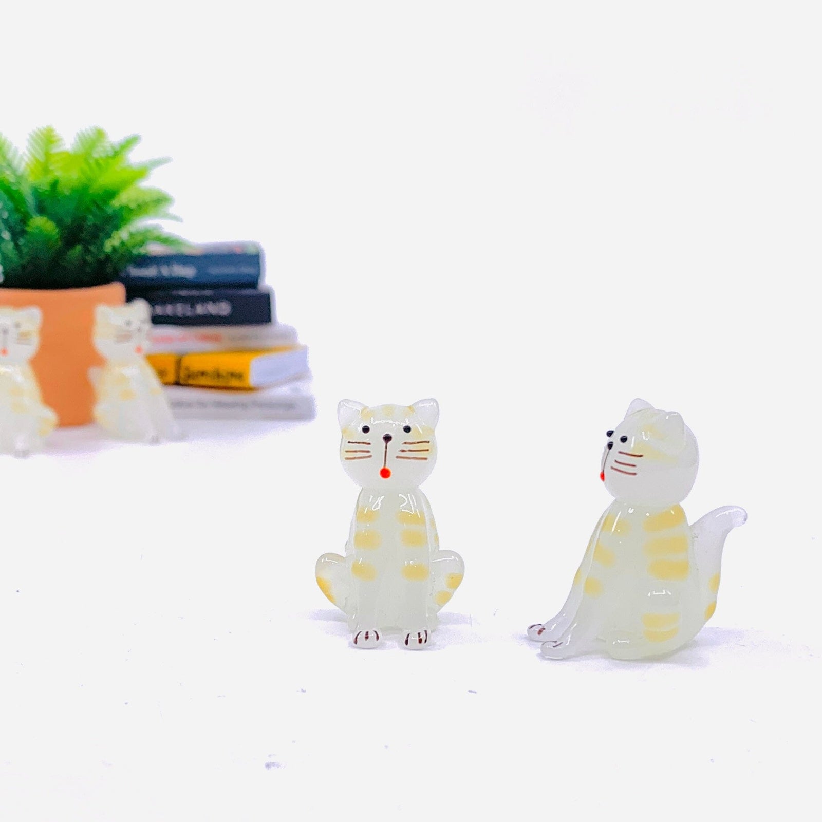 Sittin' Pretty Kitty 56 Miniature Alex 