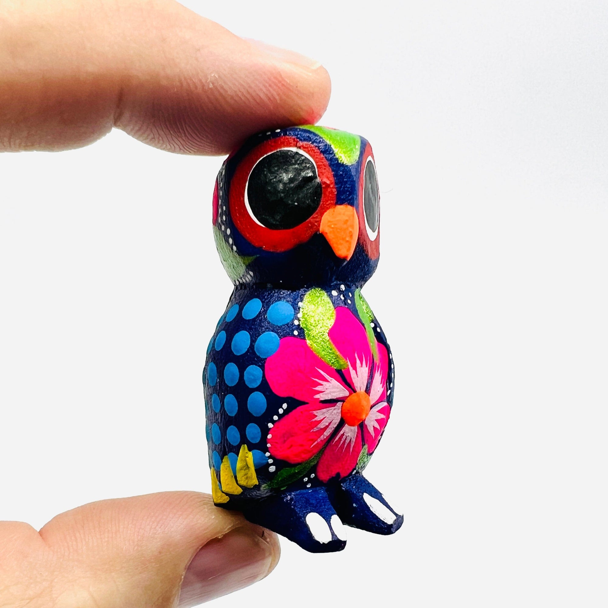 Oaxacan Wood Carved Animal, Owl 115 Miniature Earth View 