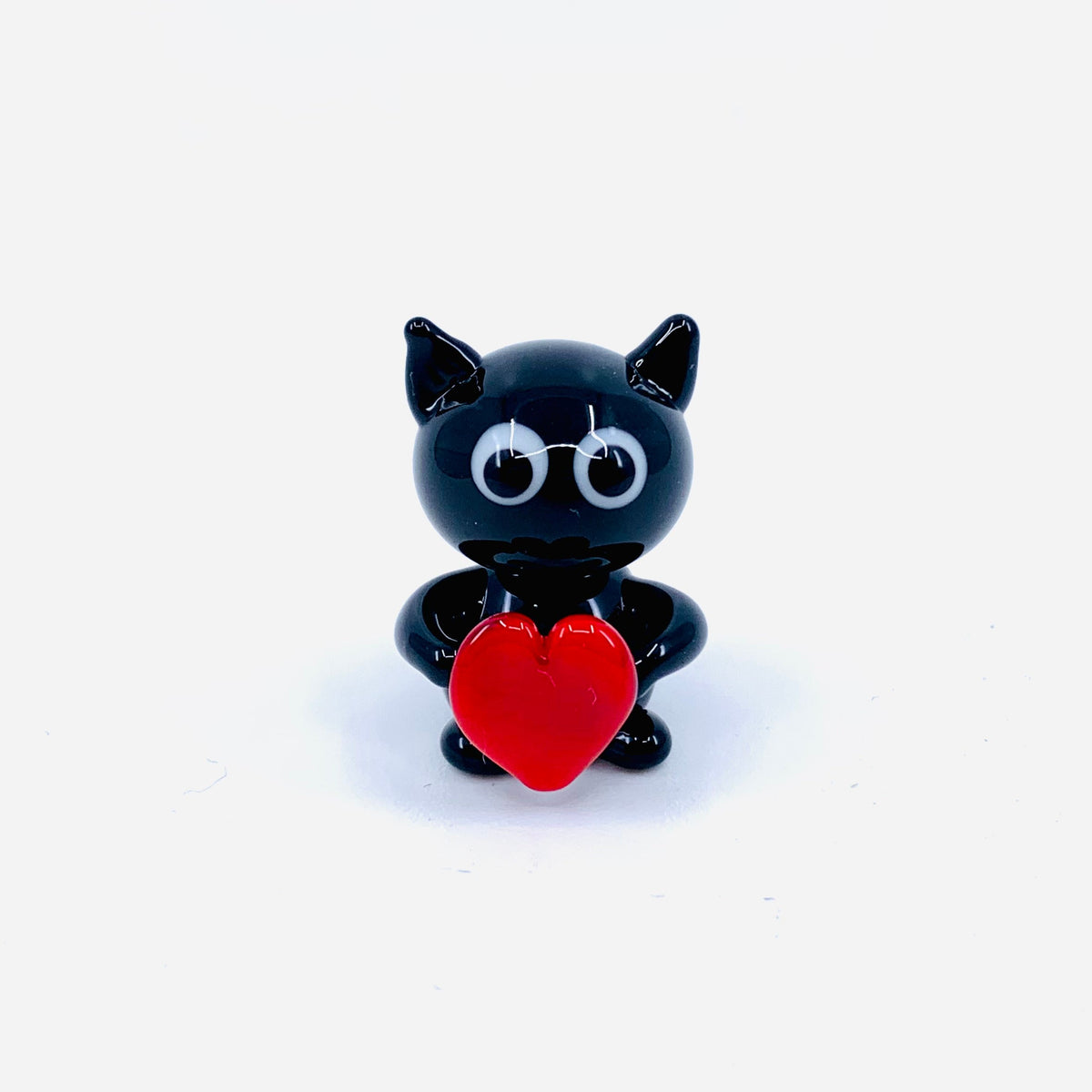 Little Glass Love Cats Miniature - Holding Heart 