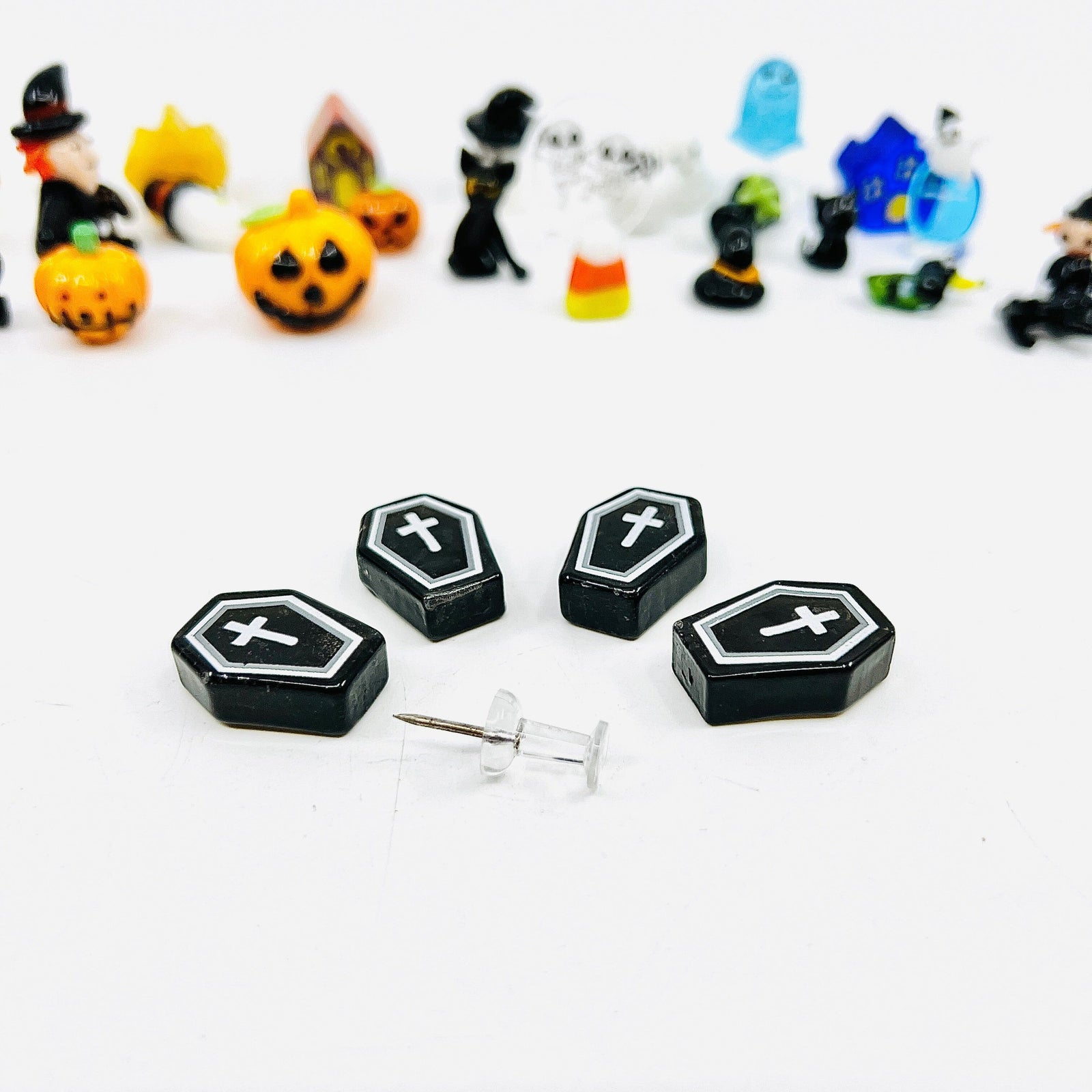 Tiny Halloweenie Classic Coffin Miniature Alex 